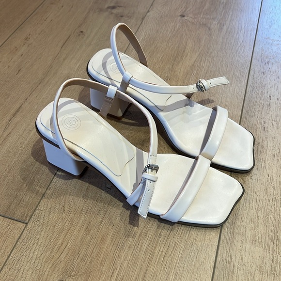 UO Ellie Strappy heels in Ivory - Picture 2 of 5